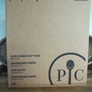 Pampered Chef Family-Size Quick-Stir Pitcher - Tan